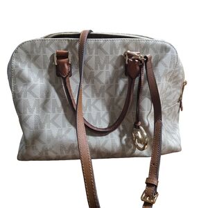 Michael Kors Women's Shoulder Bag in Cream and Tan